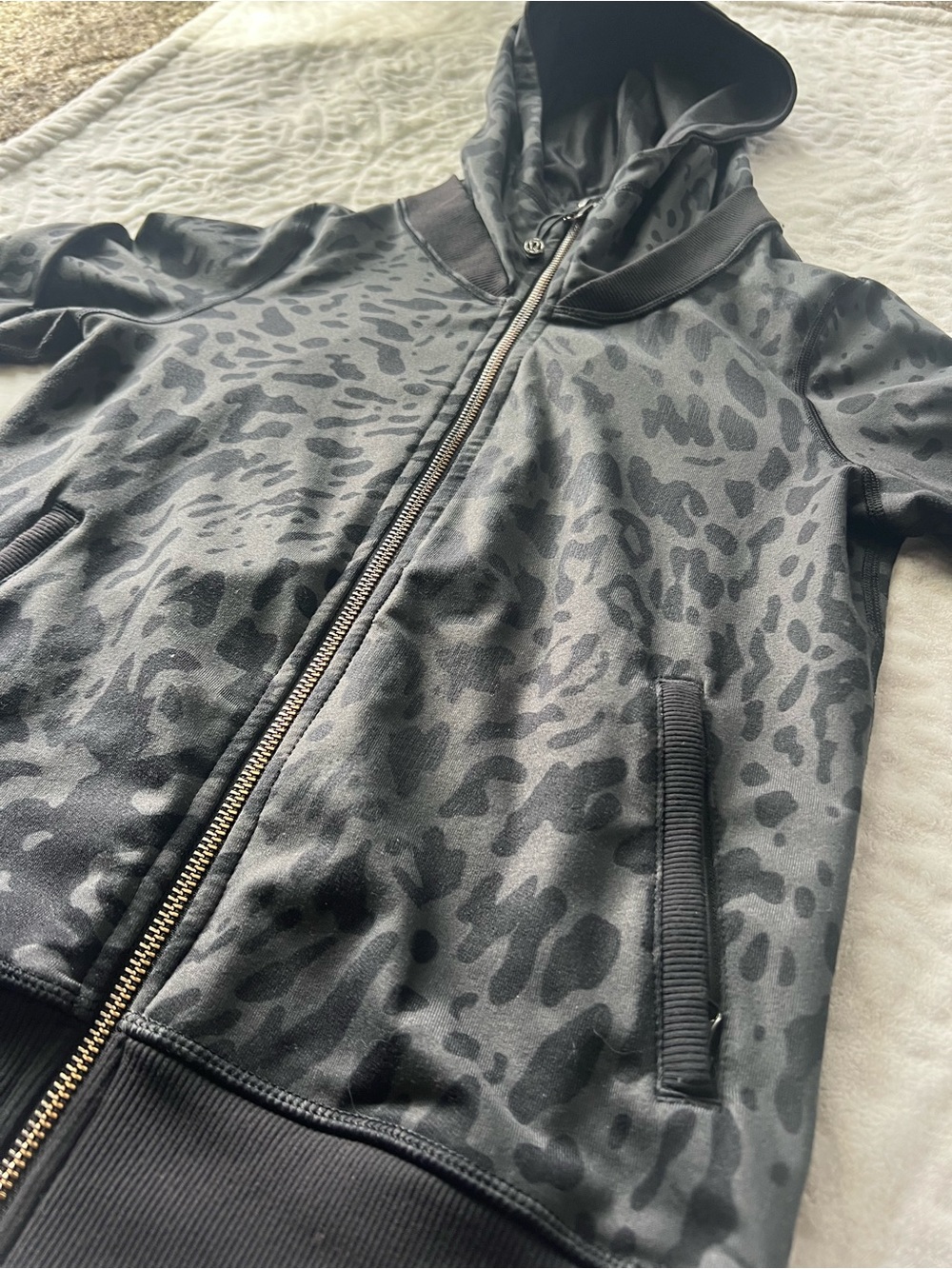 Lululemon Women’s Namasker Hooded Jacket Animal Swirl Deep Coal Black | Size 2 - Picture 4 of 14